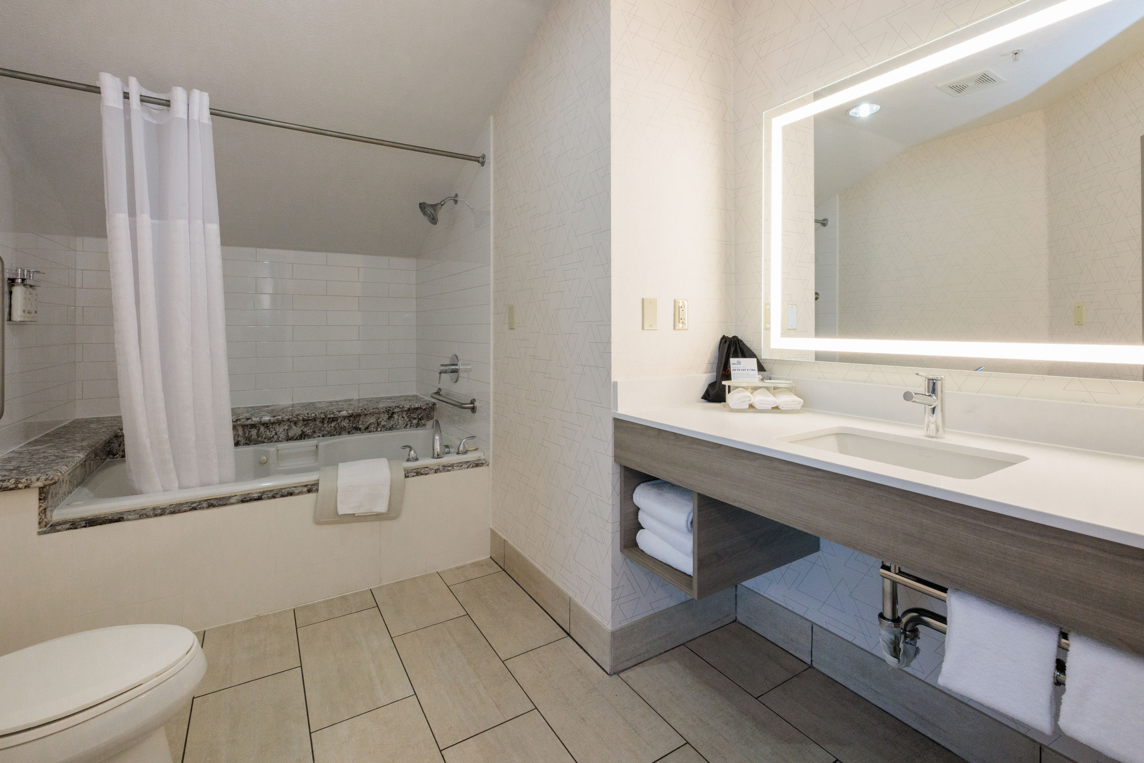 Holiday Inn Express Hotel Suites Berkeley 69/73