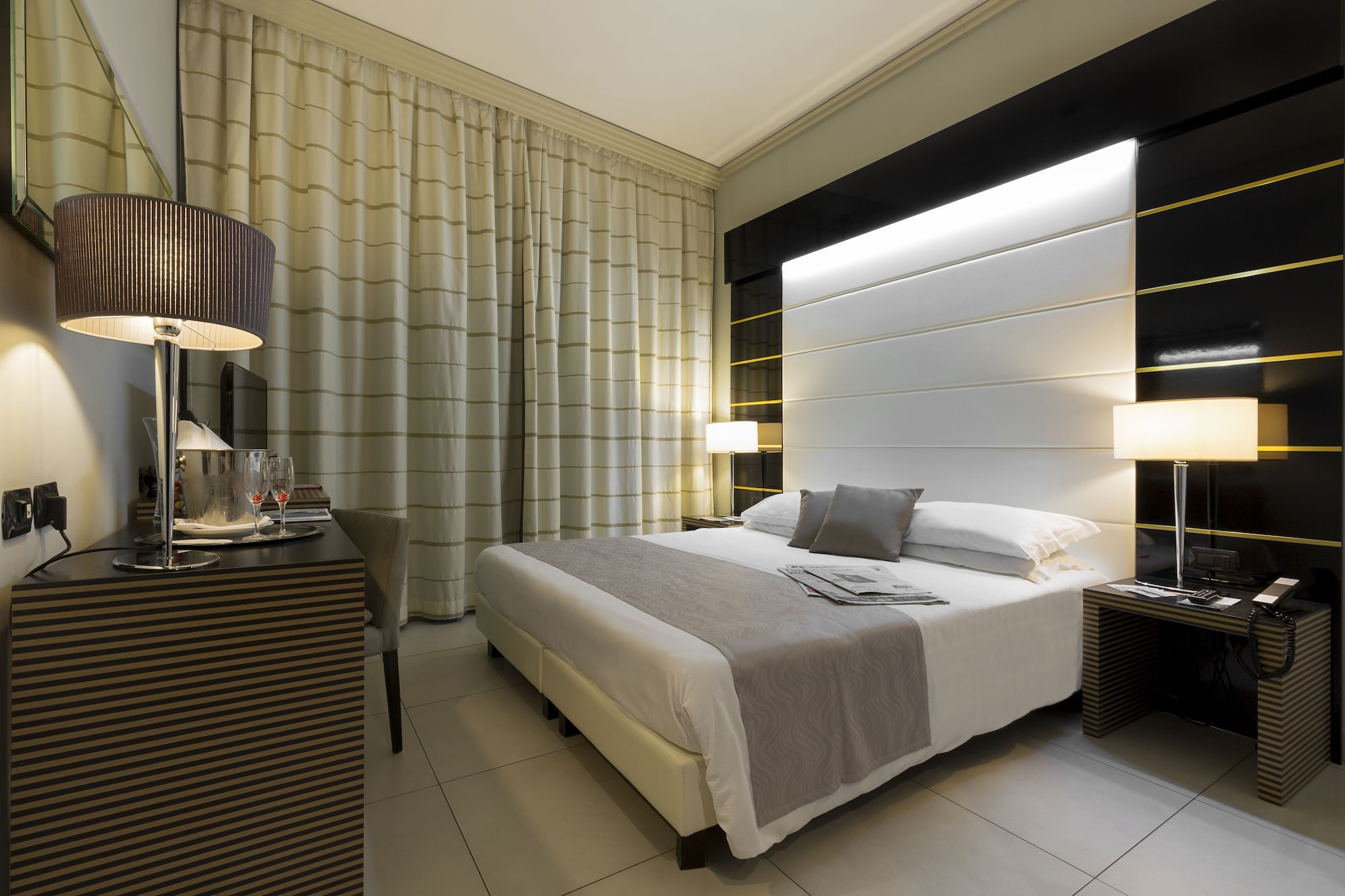 EXECUTIVE, DOUBLE OR TWIN BED