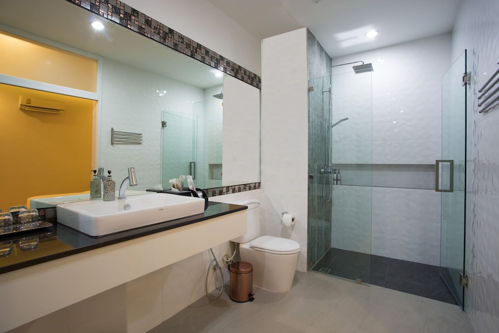 ONE LOFT HOTEL 50/50