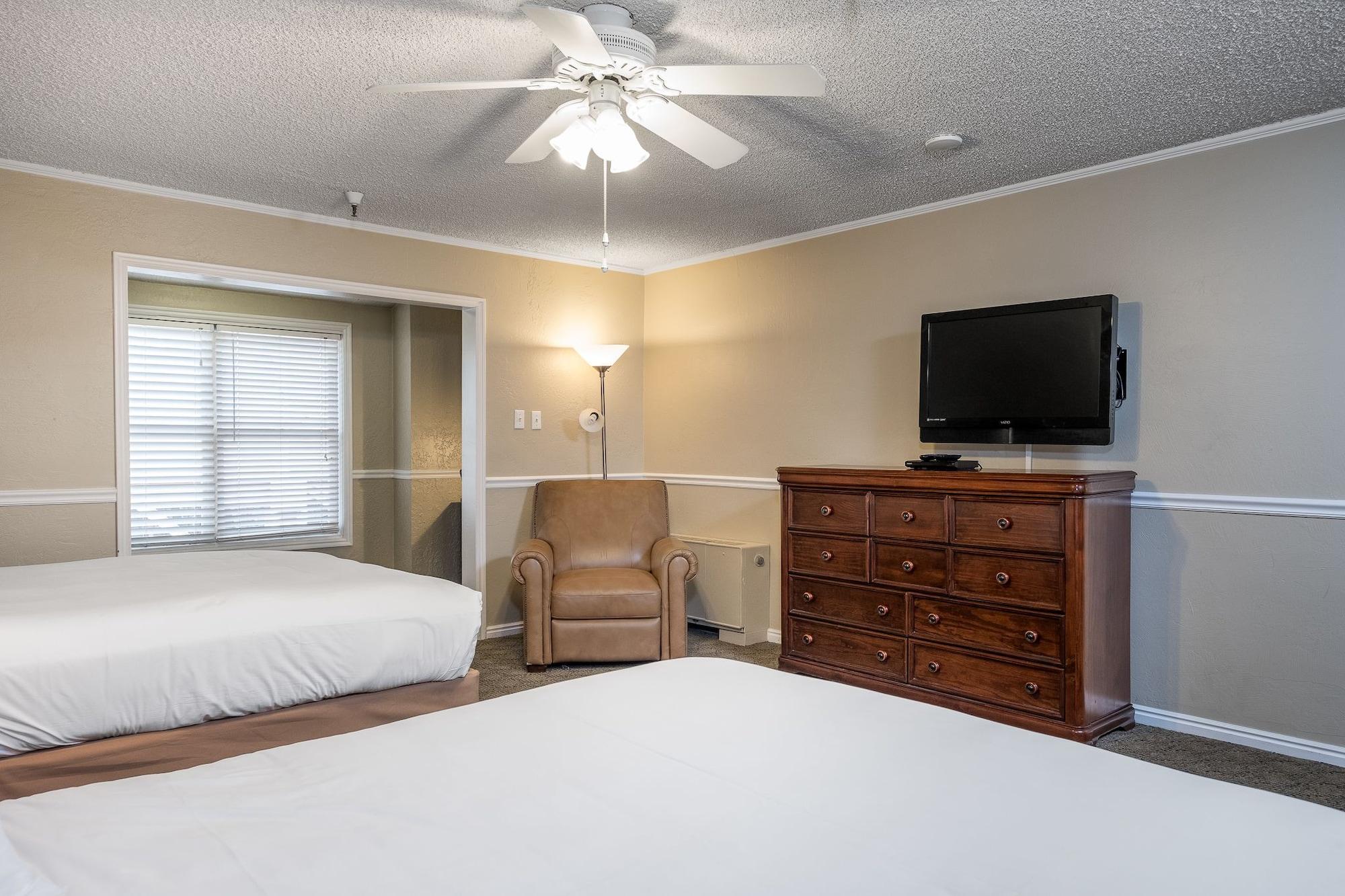 1 Bedroom, Suite, 2 Bathrooms