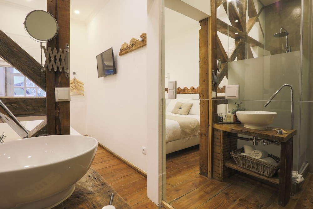 262 BOUTIQUE HOTEL 69/74