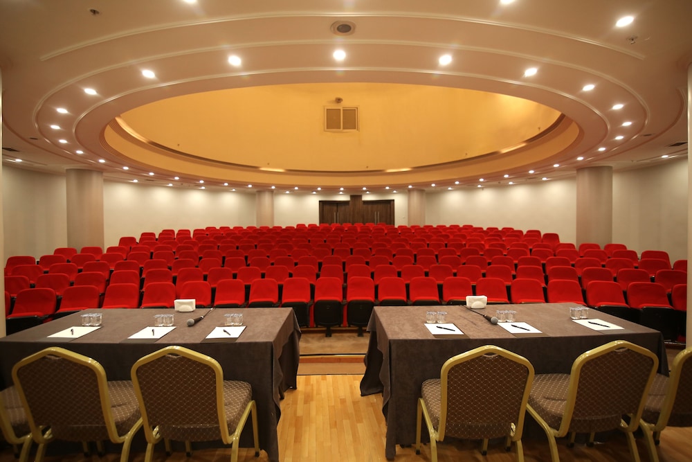 Hotel Excellence Inn 32/35