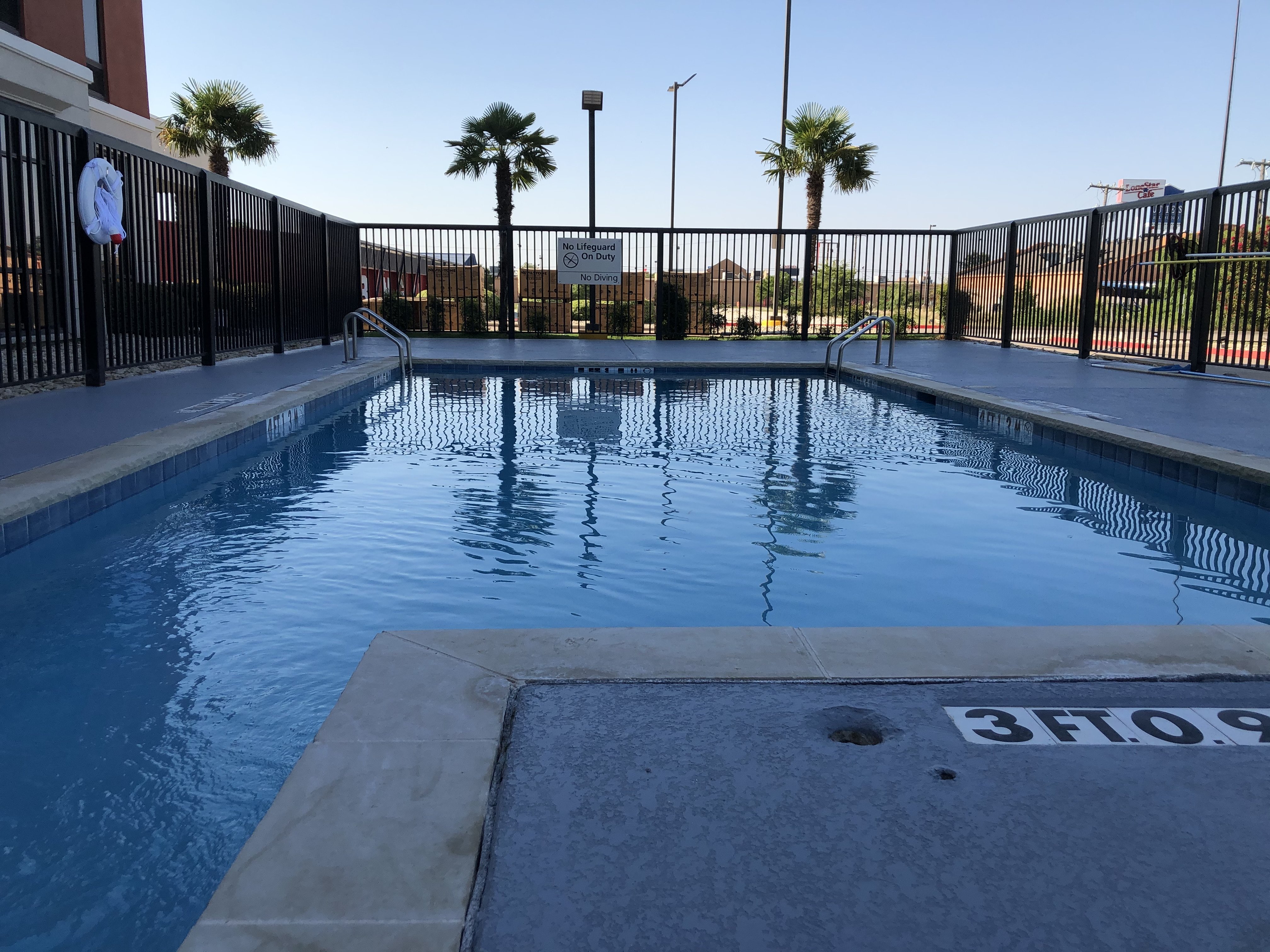 Holiday Inn Express Hillsboro I-35 43/69