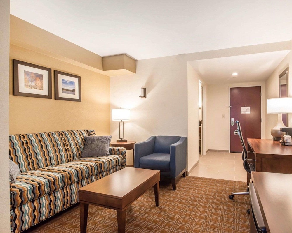 Comfort Inn & Suites Brattleboro I-91 30/47