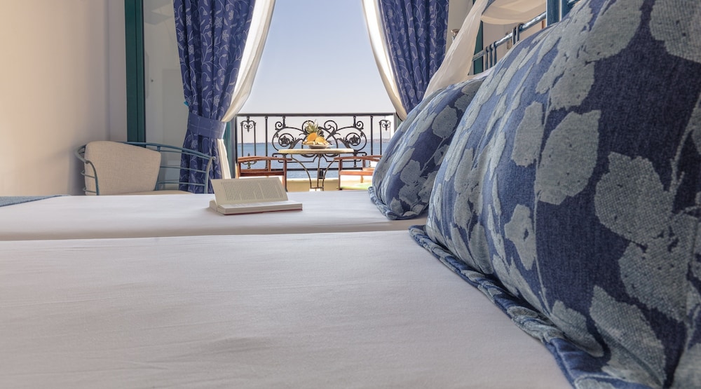 Dionysos Hotel Agistri 40/50