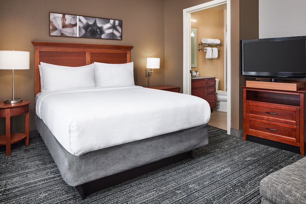 STUDIO, KING BED, SOFA, ACCESSIBLE