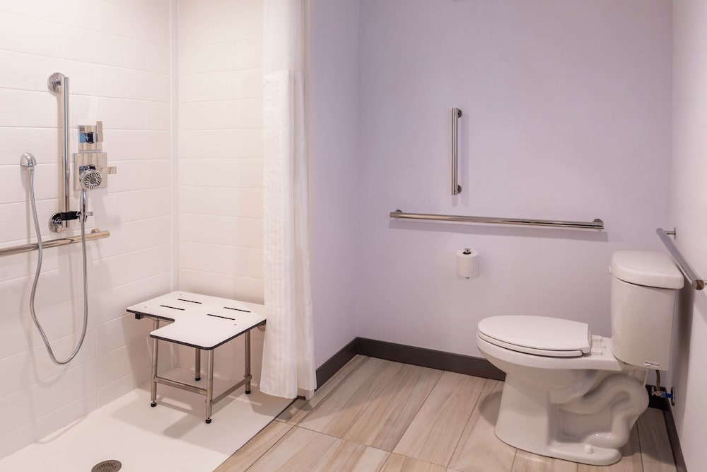 Hilton Garden Inn Kansas City Airport 11/51