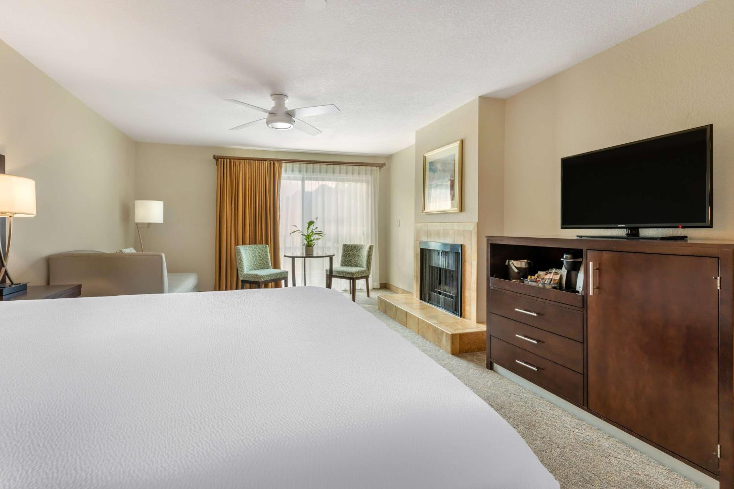 غرفة ديلوكس بسرير كينج، Best Western Plus Monterey Inn 3/4