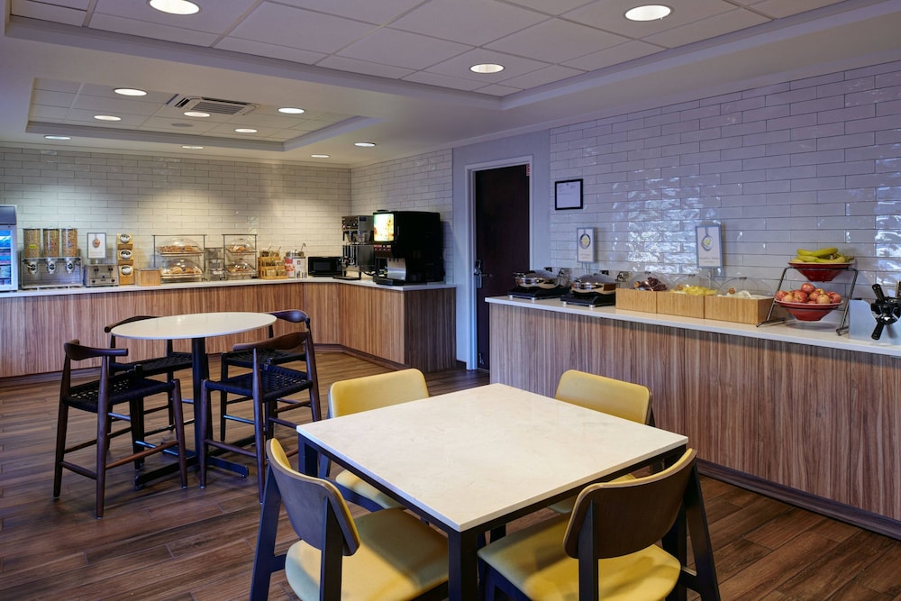 Fairfield Inn Detroit Livonia 13/21