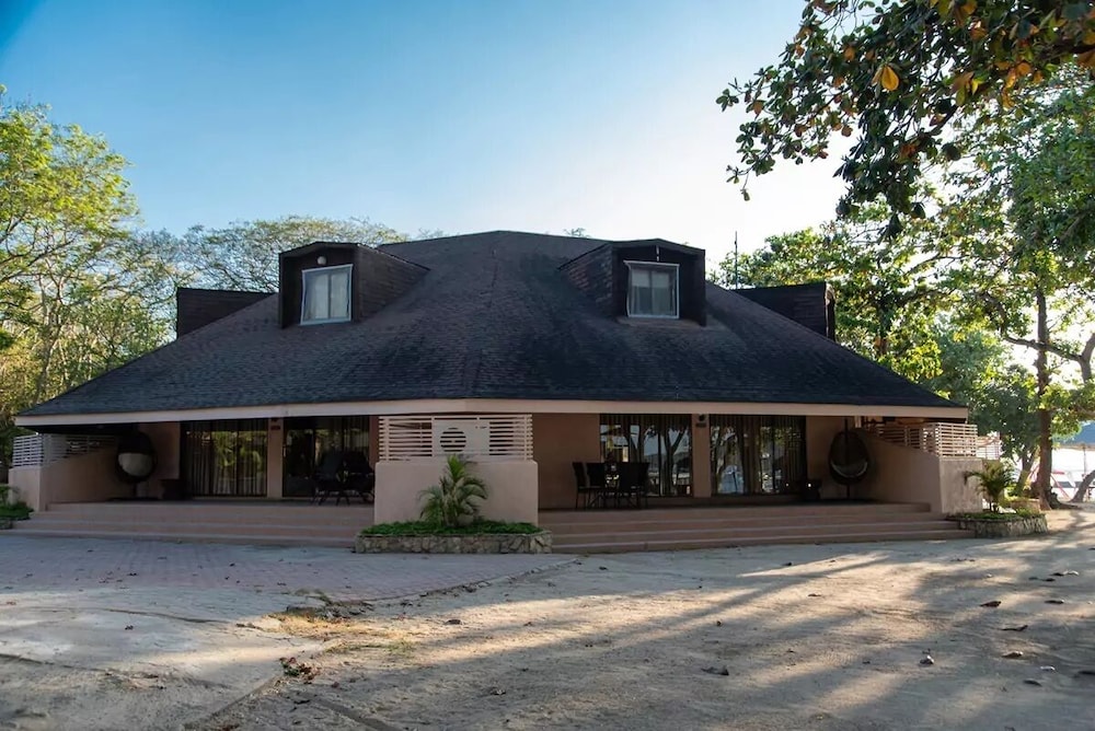 Matabungkay Beach Resort Hotel 3/65