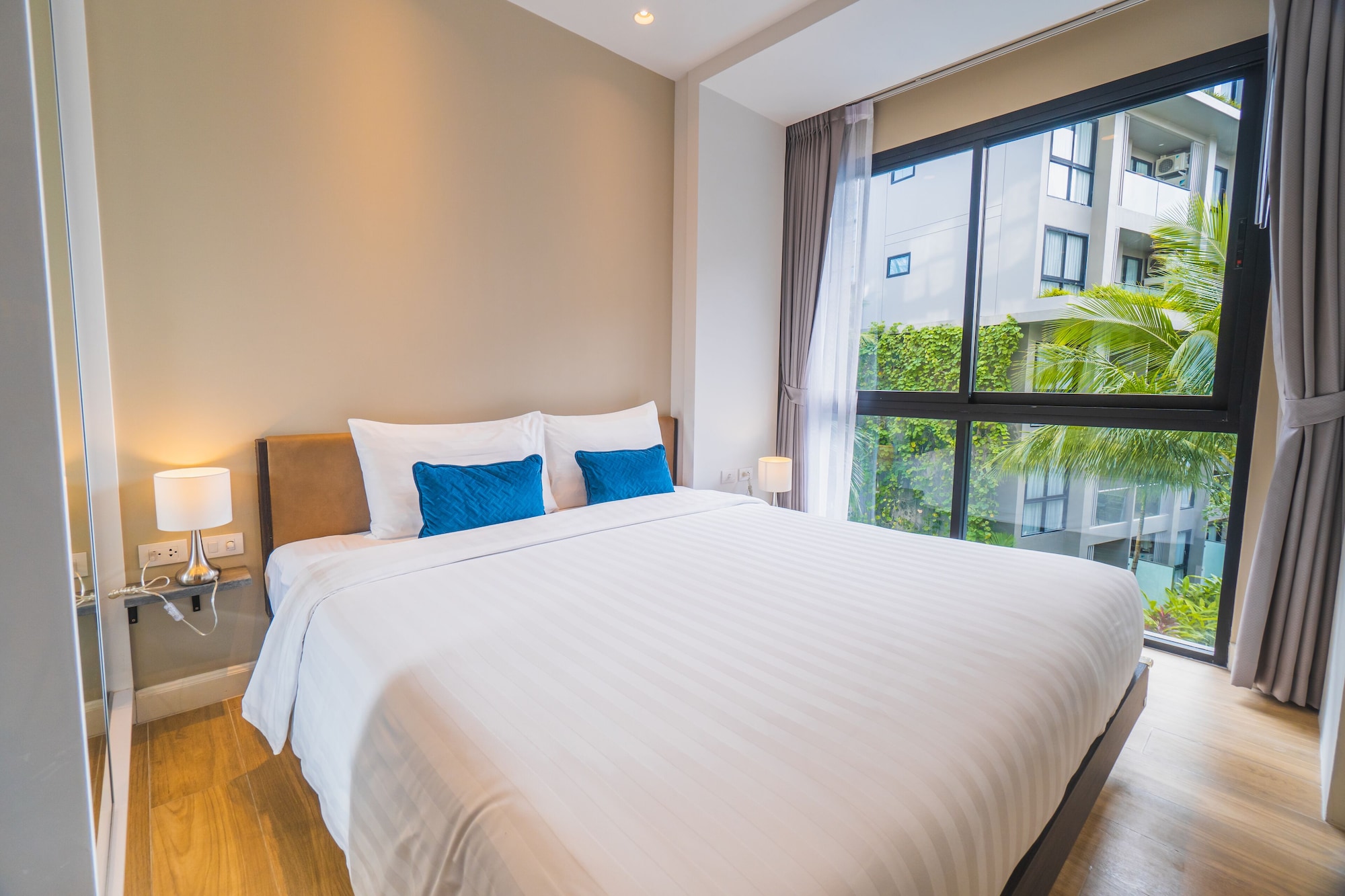 3 BEDROOMS, SUITE