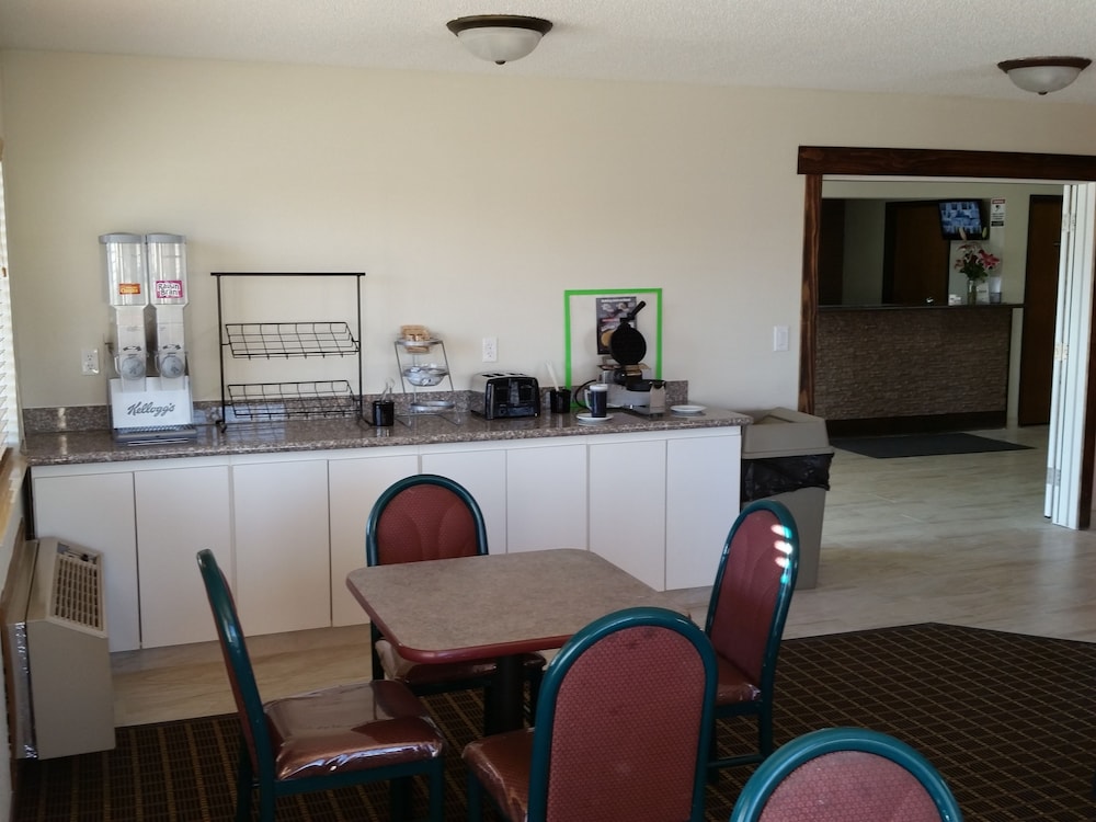 Rodeway Inn Cedar Rapids Westdale 26/27