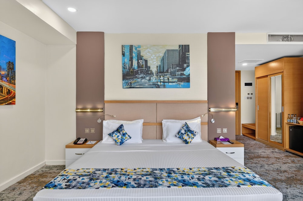 Executive, Suite