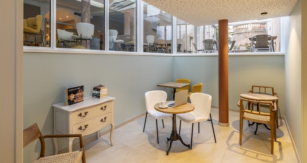 restaurant cafeteria