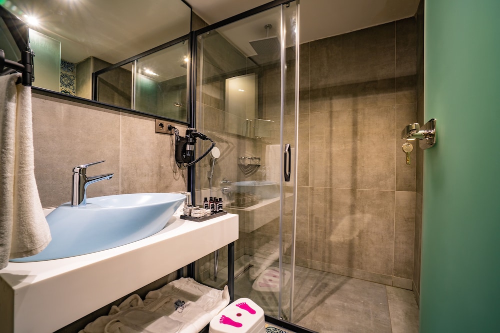 L HOTEL SARIGERME 48/48