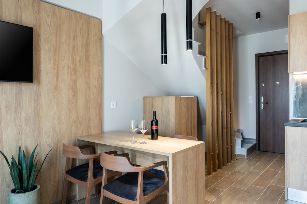 Empress Luxury Residences 32/36