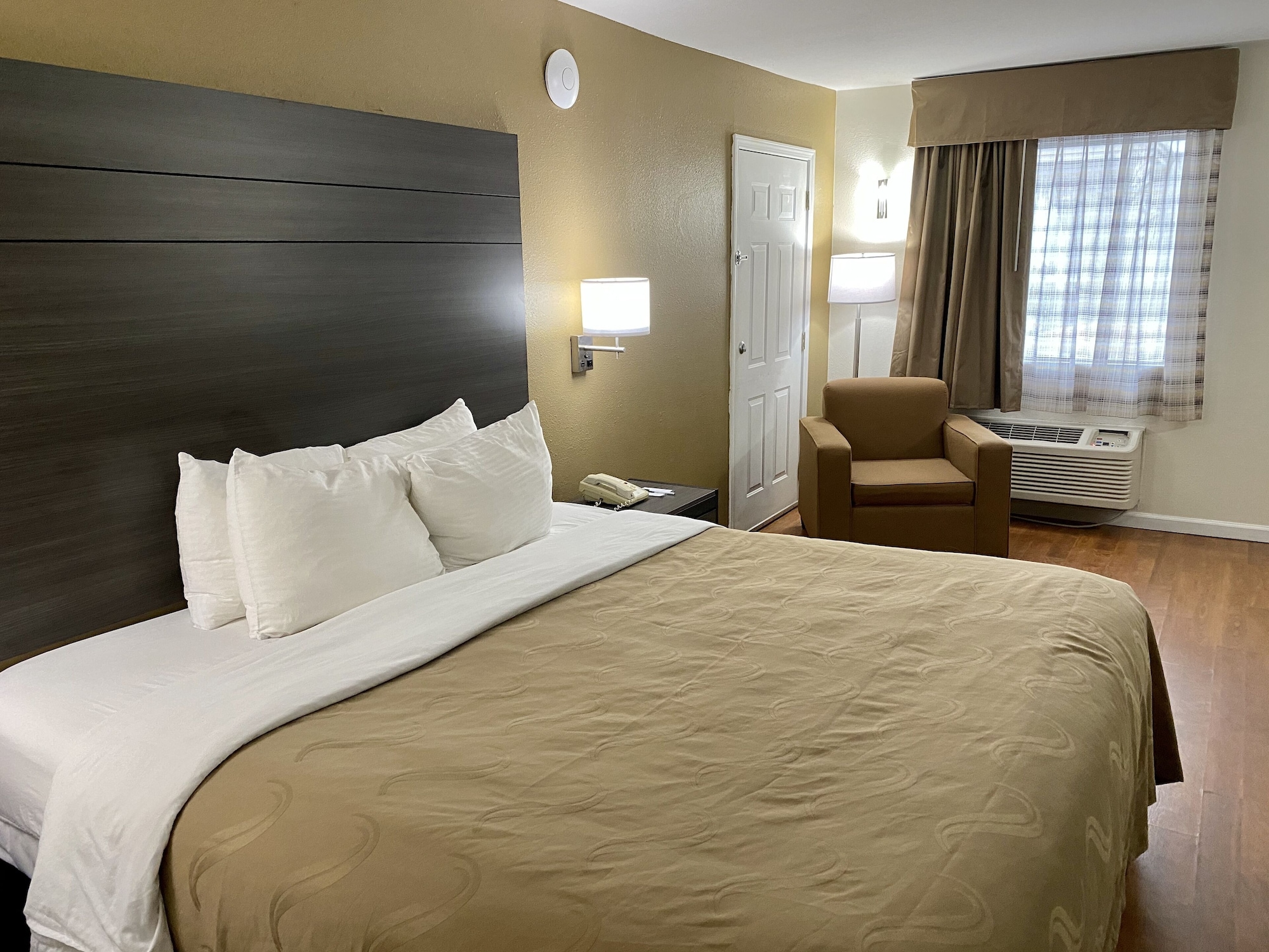Room, King Bed, Hot Tub