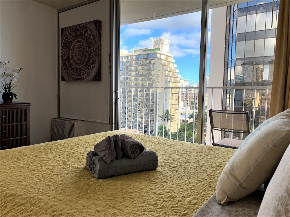 Tropical Studios At Marine Surf Waikiki 17/50