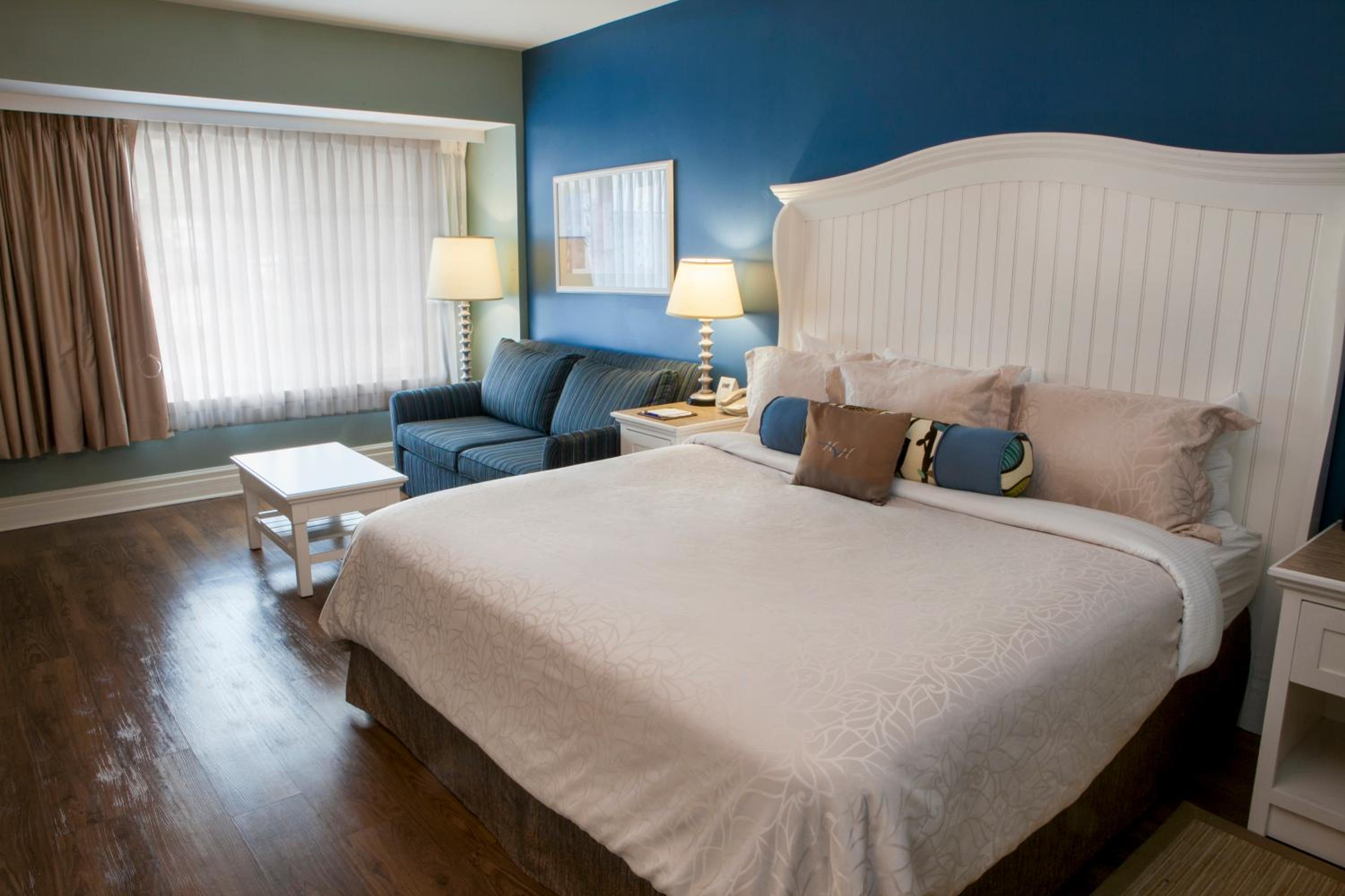 Room, King Bed, Village View, Sofa, Accessible