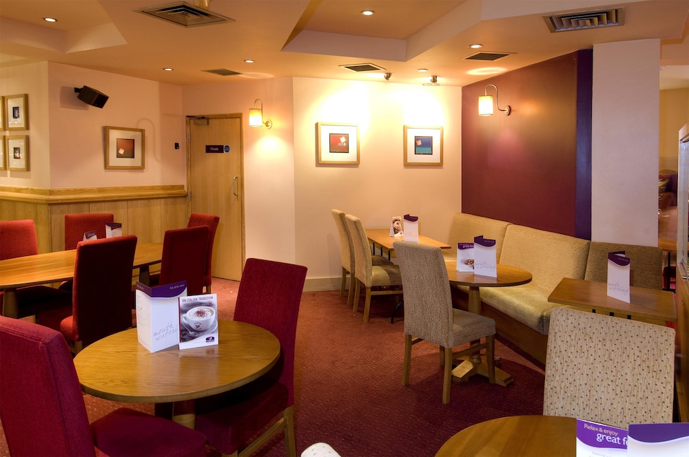 Premier Inn Manchester City Centre (Portland Street) 18/33