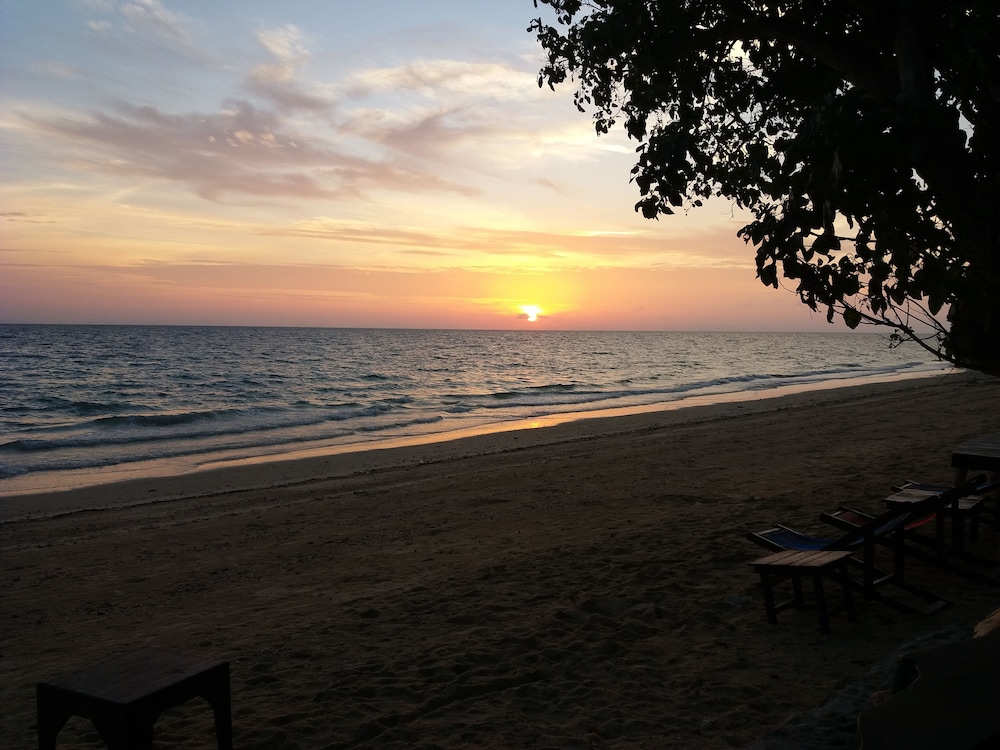 Phi Phi Relax Beach Resort 68/71