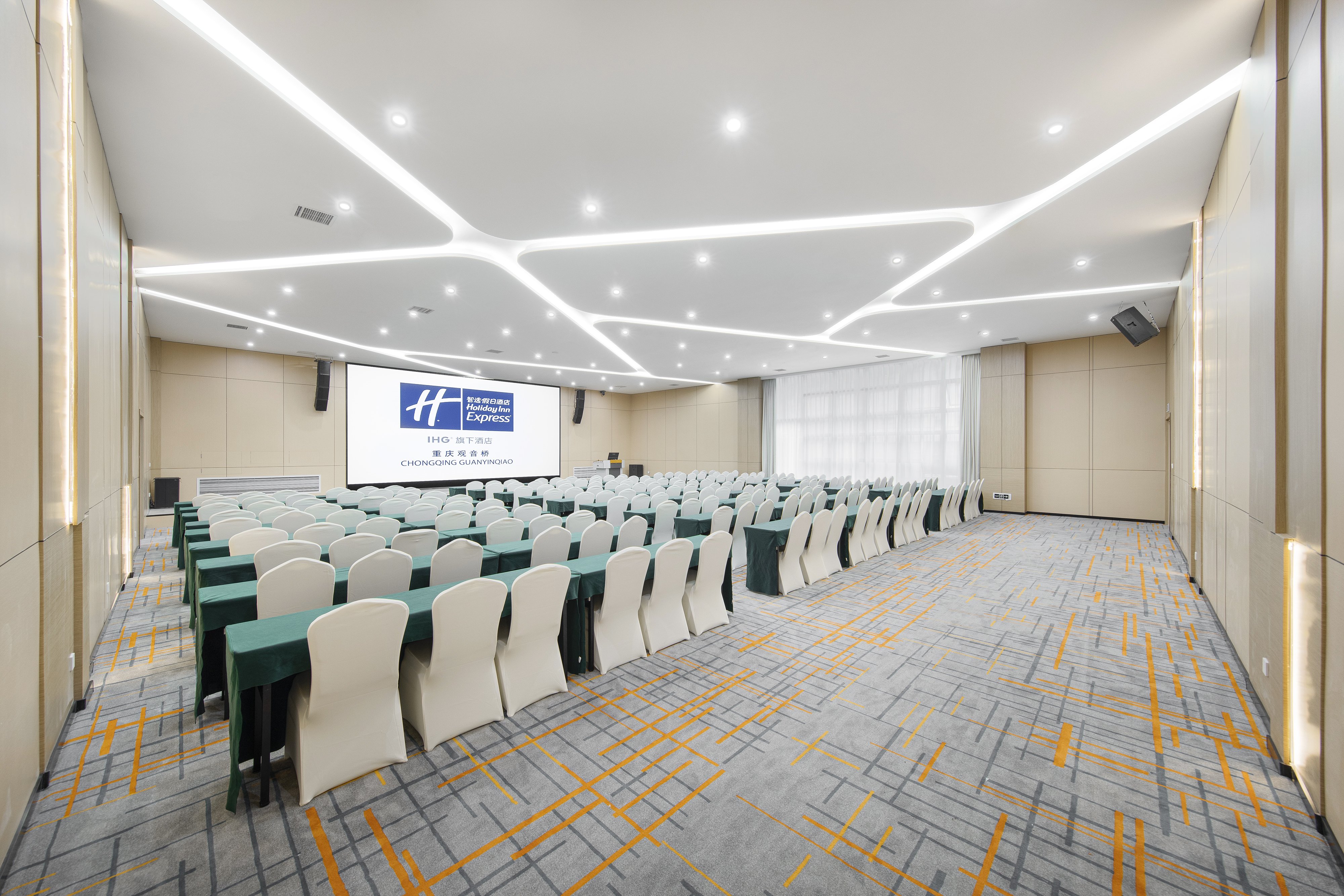 Holiday Inn Express Chongqing Guanyinqiao 26/32