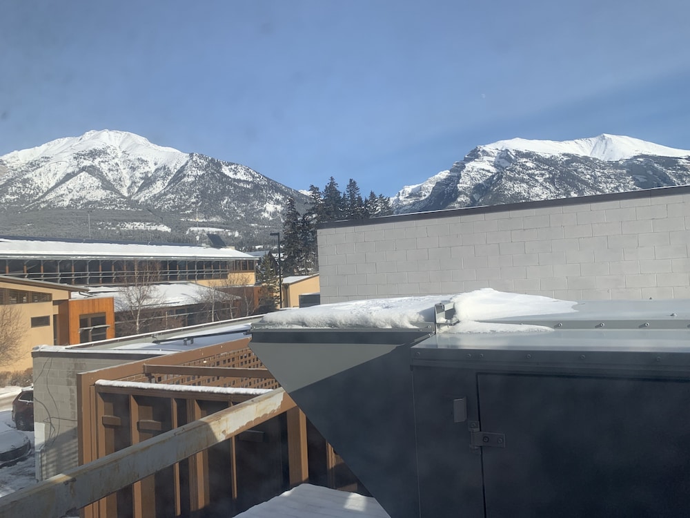 Canmore Hotel Hostel 34/38