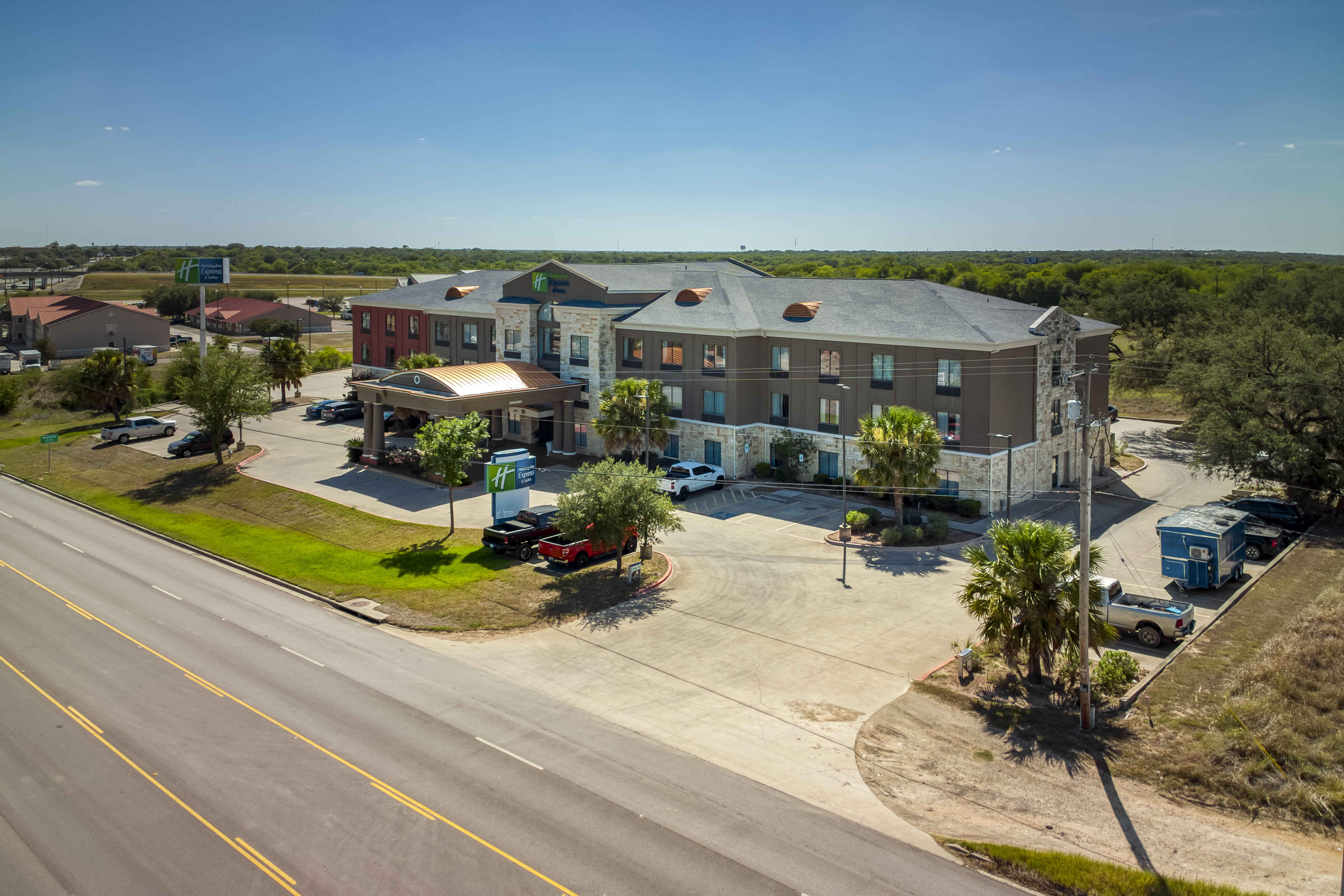 Holiday Inn Express Suites Beeville 66/76
