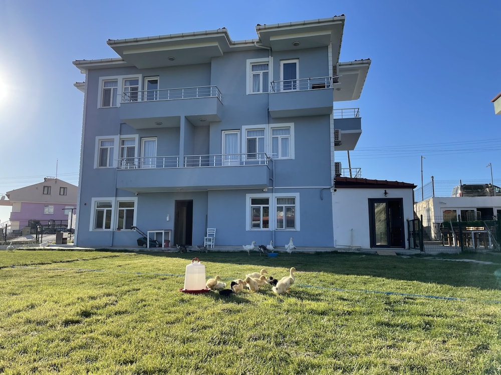 Parli Hotel 2/45
