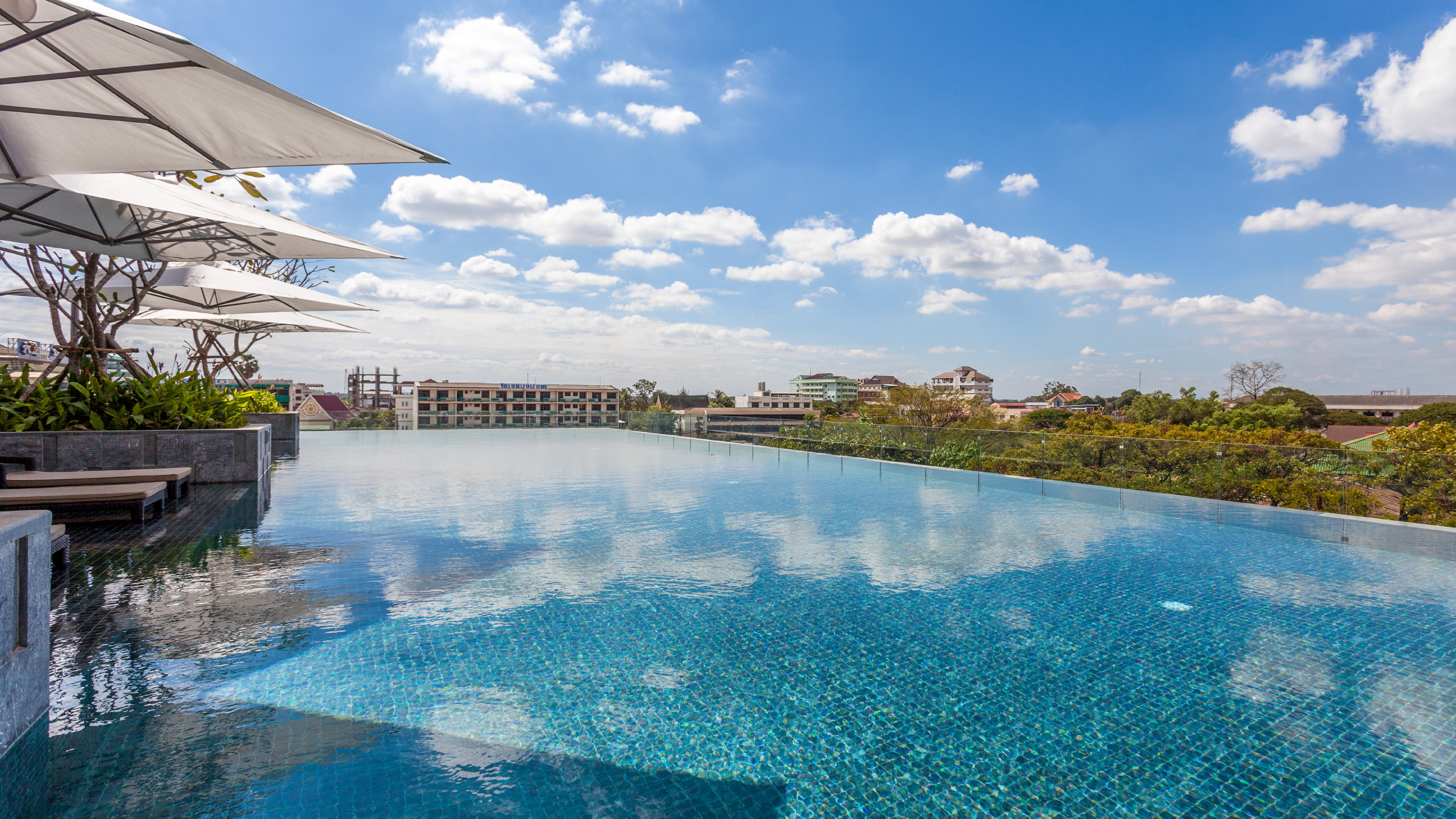 Crowne Plaza Vientiane by IHG 50/50