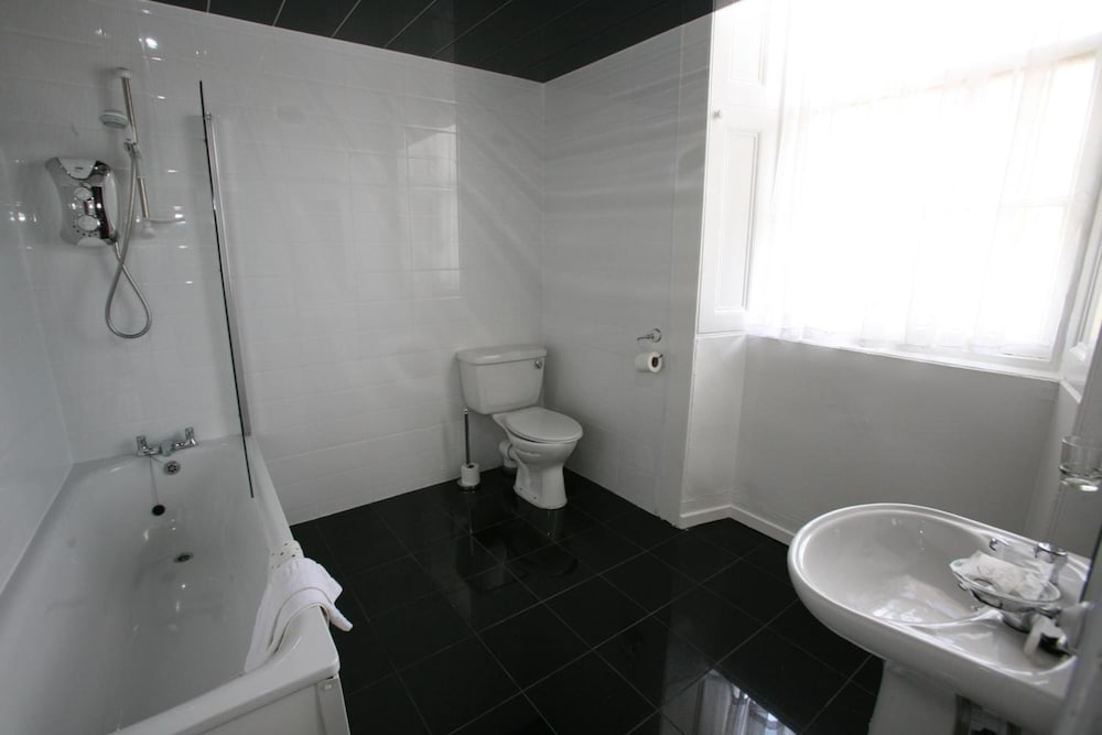 CLIFTON HOTEL 40/43