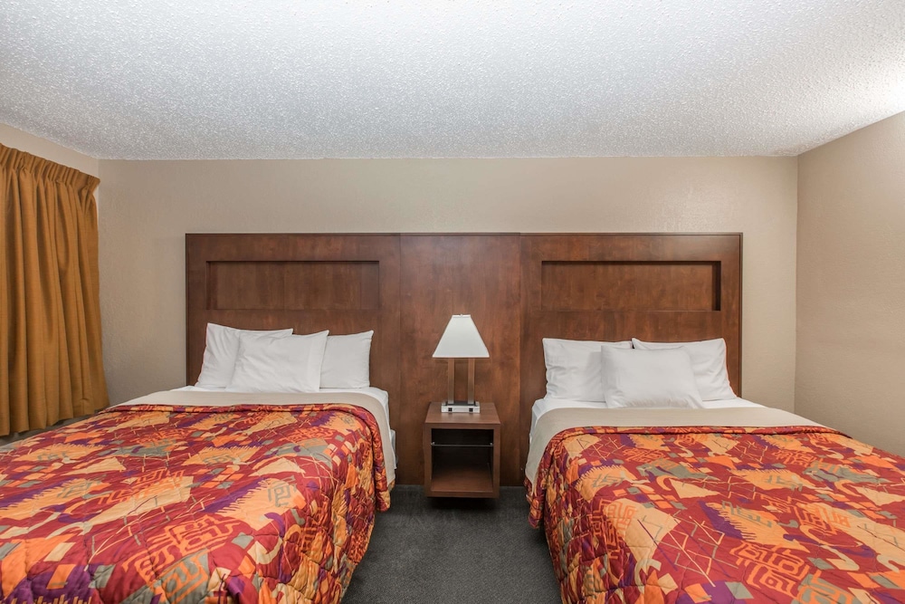 Days Inn By Wyndham Pierre 9/33