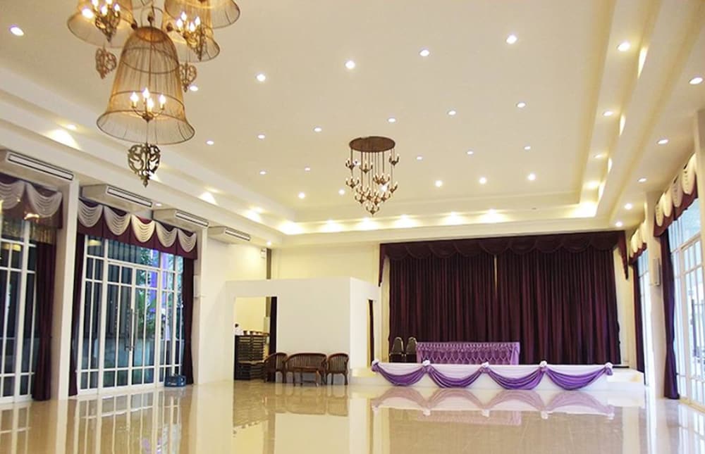 Amonruk Hotel 2 9/40