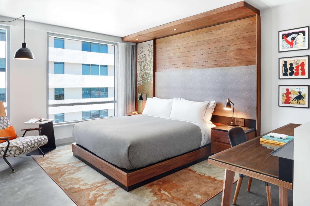 JUNIOR SUITE, KING BED, ACCESSIBLE