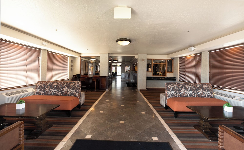 Oxnard Inn Lancaster, CA 48/59