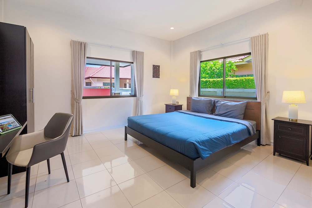 Pattaya Hill 2 14/50