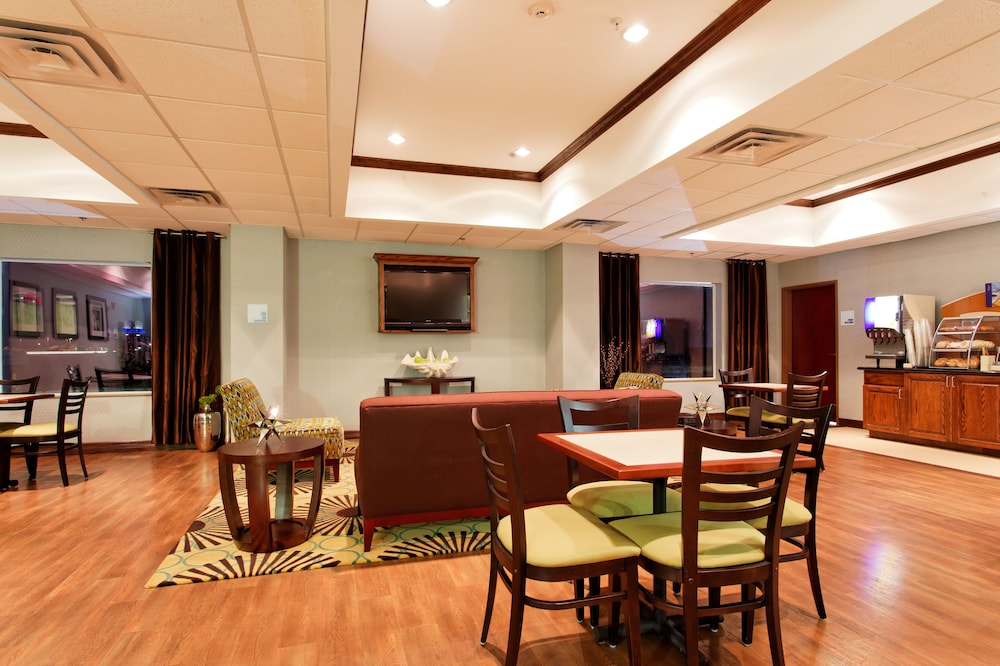 Holiday Inn Express Hotel Suites Corpus Christi Portland 52/54