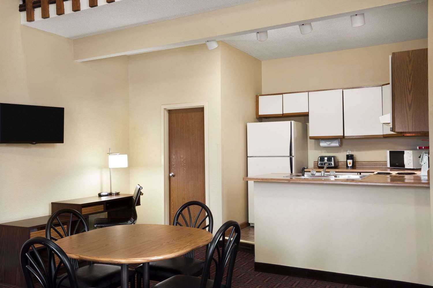 Super 8 by Wyndham Salem 7/9