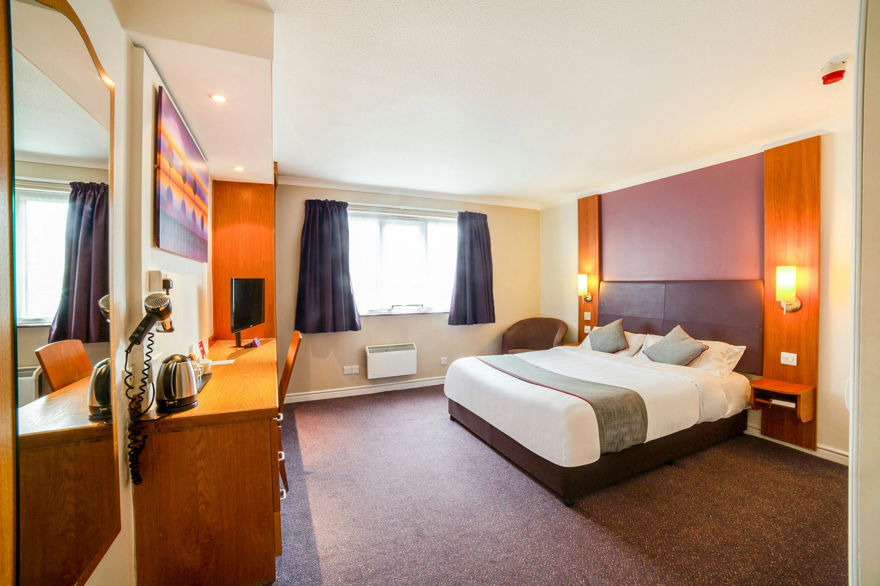 OYO Lakeside Haydock Hotel, St Helens, A580 East Lancs, Garswood Old Road 13/23