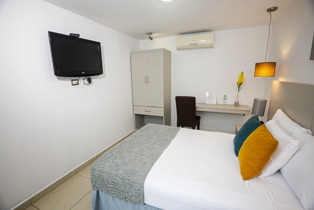 SUPERIOR, SUITE, KING BED, GROUND FLOOR