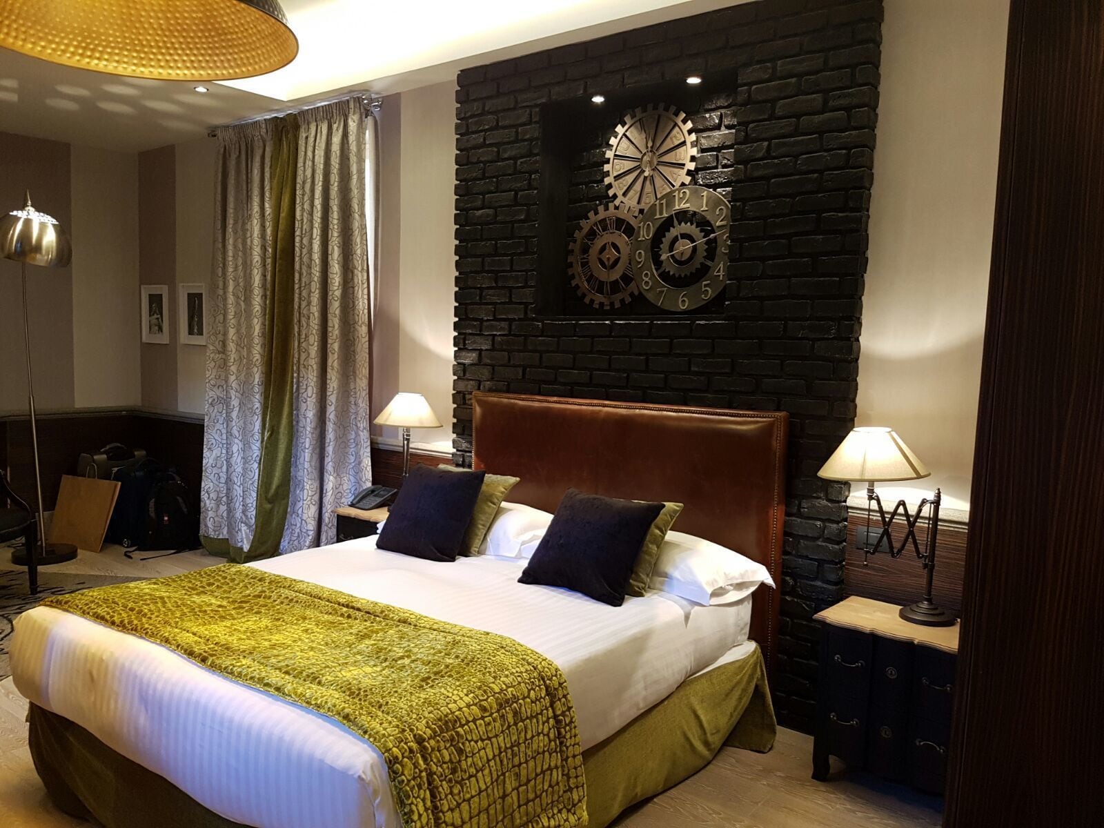 LUXURY, ANNEX