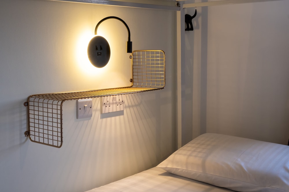FEMALE DORM, FEMALE ONLY, 8 BEDS