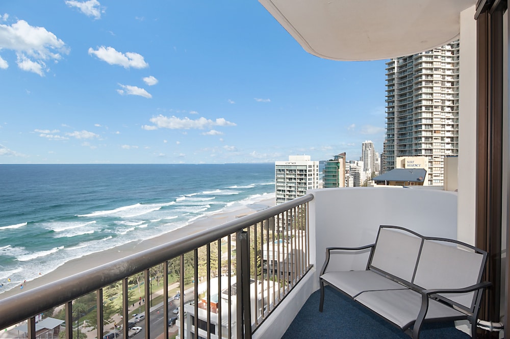 Surfers International Apartments 26/35