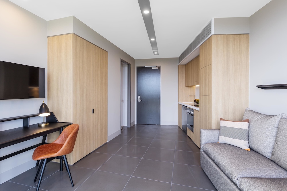 Vibe Hotel Canberra Airport 42/63
