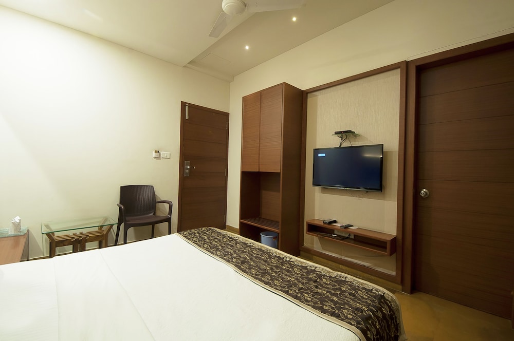 Uddhav Vilas Hotel 40/46