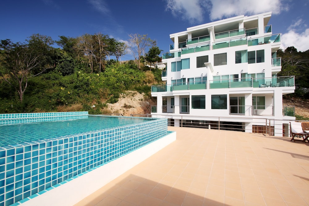 THE BAYCLIFF RESIDENCES 4/50