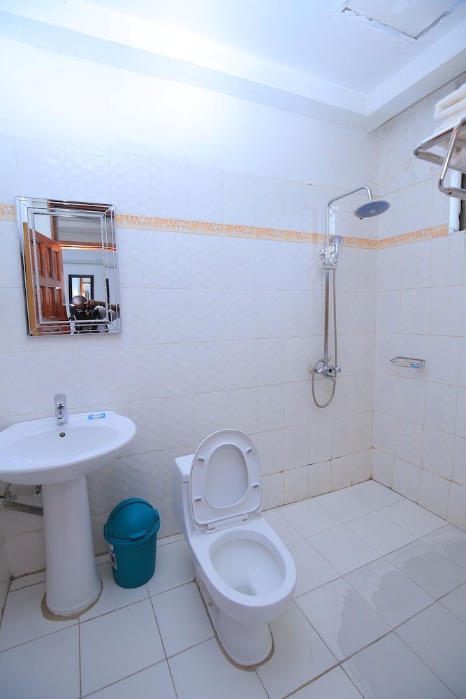 Frontiers Hotel Entebbe 49/50