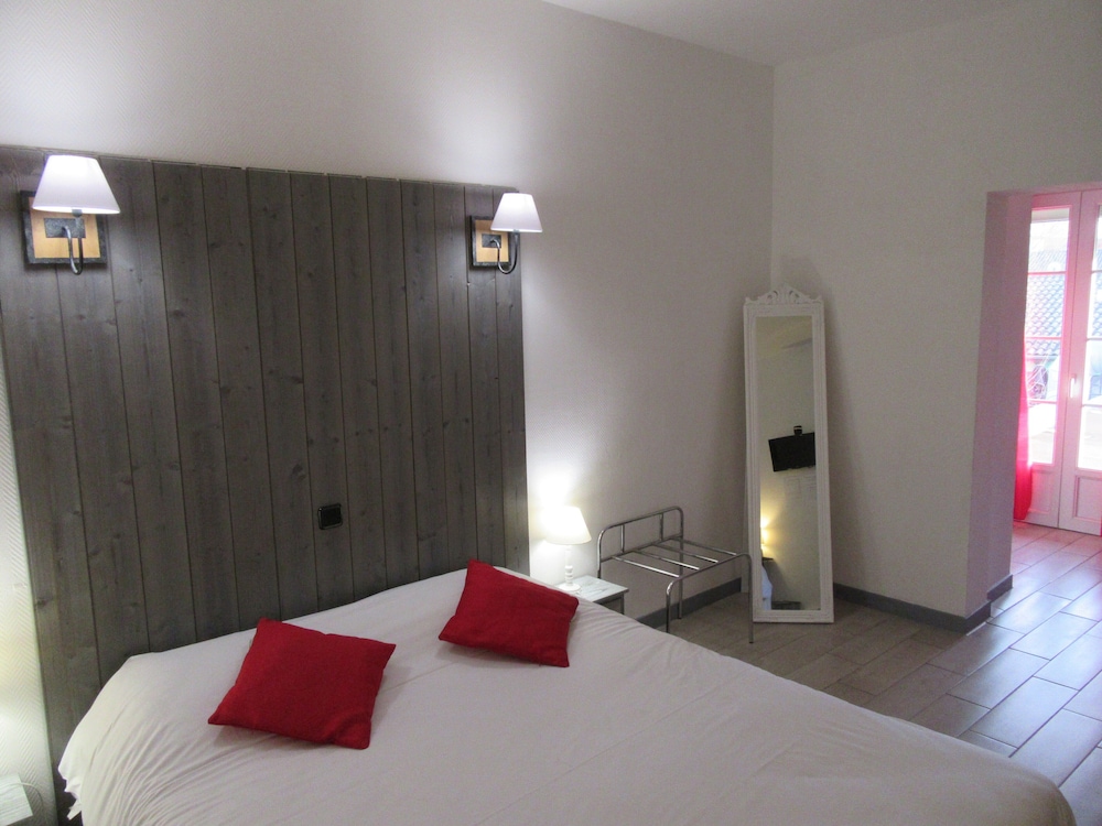 Sorti P Tit Dej Hotel Saintes 20/50
