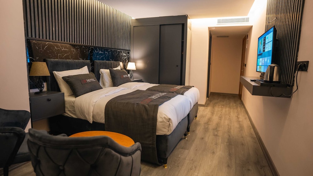 Business, Twin Beds