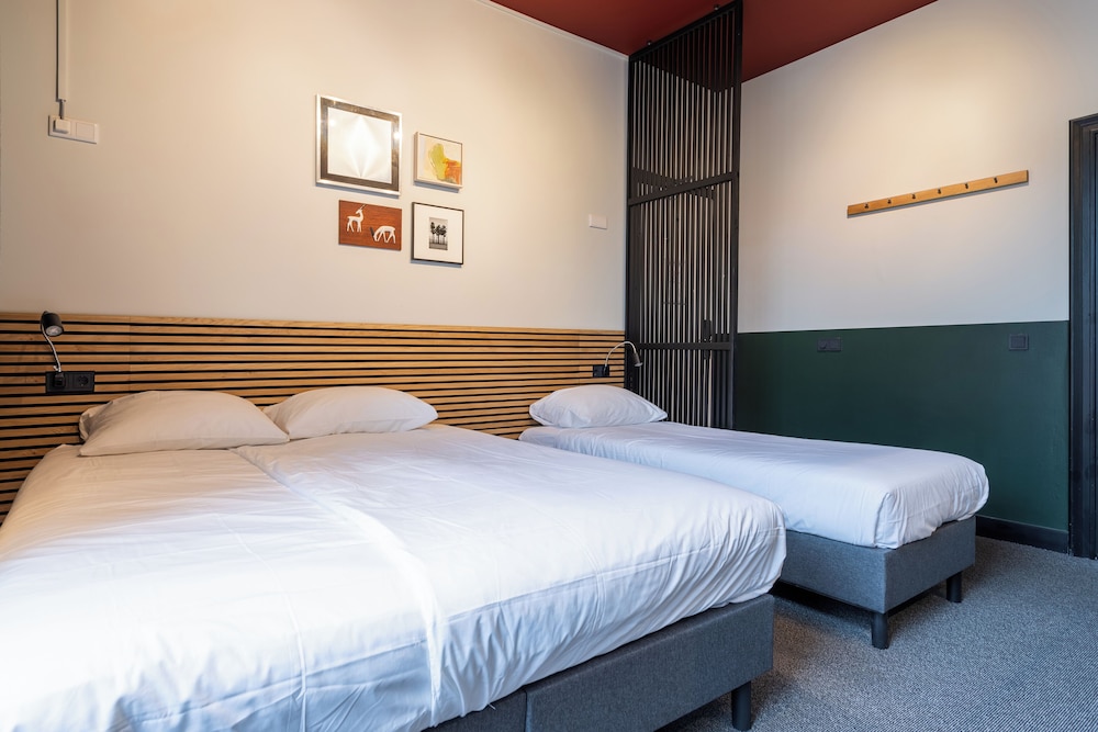 BASIC, TRIPLE, MULTIPLE BEDS, PRIVATE BATHROOM